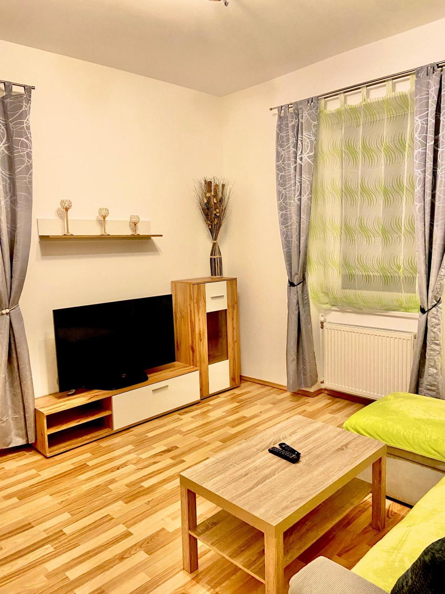 Burgblick Apartment- 60Qm, Kueche, Waschmaschine, Streamingdienste Seebenstein Eksteriør bilde
